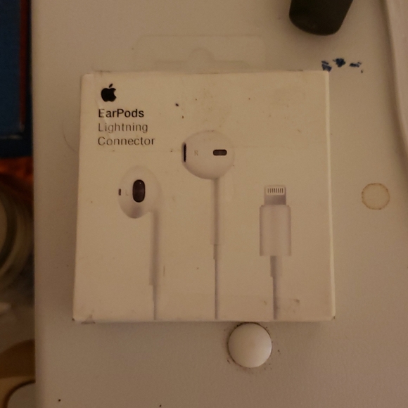 Brand New Apple Earpods - Picture 1 of 1
